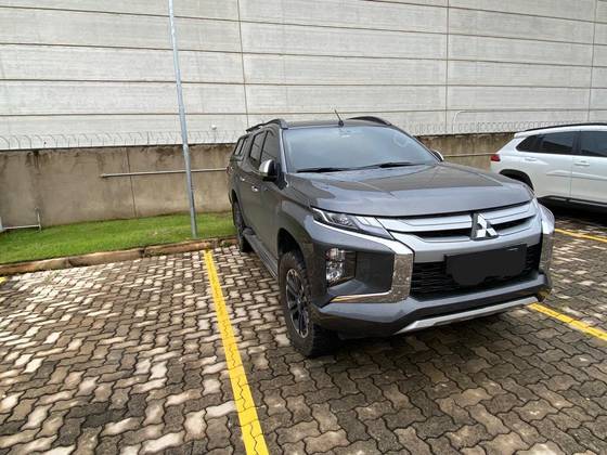 MITSUBISHI L200 TRITON 2.4 16V TURBO DIESEL SPORT HPE CD 4P 4X4 AUTOMÁTICO MITSUBISHI L200 TRITON 2.4 16V TURBO DIESEL SPORT HPE CD 4P 4X4 AUTOMÁTICO